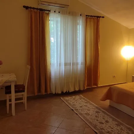 Alojamento de Acomodação e Pequeno-almoço Xani Tirana